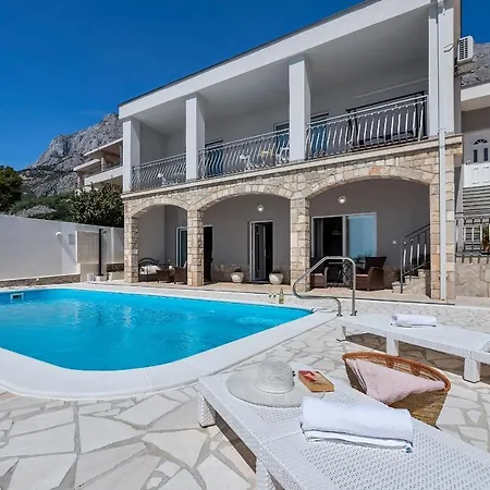 Ivo - With Pool * Makarska